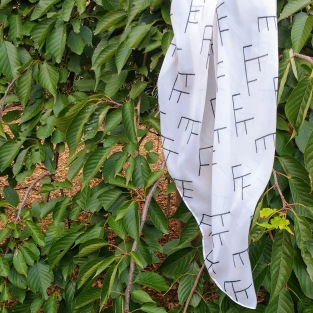 Tree diagram scarf in cream